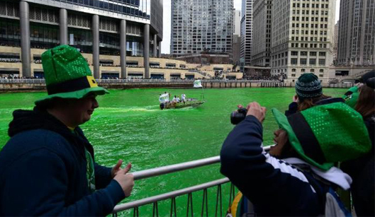 Río chicago verde en San Patrick