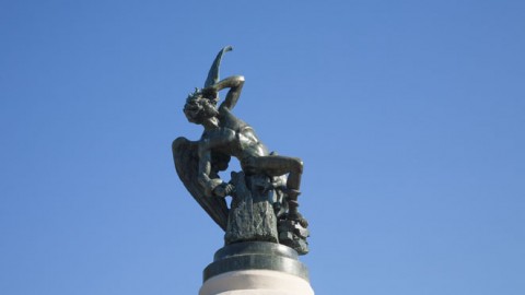 Ruta por las “curiosas” estatuas de Madrid